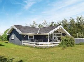 Three-Bedroom Holiday Home In Humble, hotel s jacuzzi v destinaci Humble