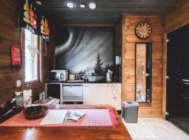 Cozy guesthouse with sauna, private entrance, hotel in Sodankylä