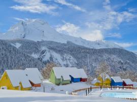 ISKÖ CHALETS-HÖTEL, Col d'Aubisque, hotel in Gourette