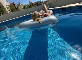 Luxury Villa with Private Pool and Lagoon view, cottage in Salalah