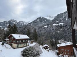 Mountain apartment in Port de Soleil Champery, hotell sihtkohas Champéry