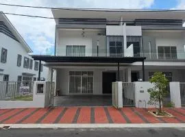 Suria Aman Homestay Semi-D 5 Rooms 5 Bathrooms