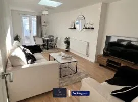 Luxury 3 Bed, 2 Bathroom By Tranquil Ventures Short Lets & Serviced Accommodation Littlemore With Free Private Parking