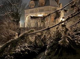 Kastello, hotel com piscina em Nagykoz&aacute;r