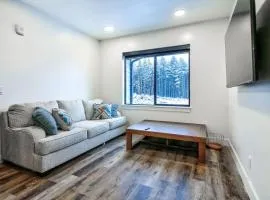 Luxurious Gateway to Alaska Wonders A308