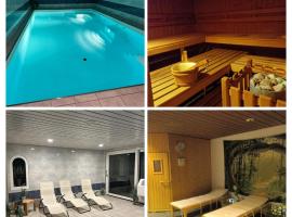 Pool & Sauna Wellness Charming Swiss style chalet!, hotel v destinaci Salouf