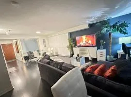 LakeView 2Bdrms 2Baths with 3 real beds and parking