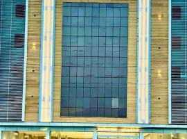 فندق قولد تاور, hotel s jacuzzi v destinaci Khamis Mushayt