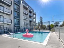 Top Floor Lakeshore Views Near Skiing