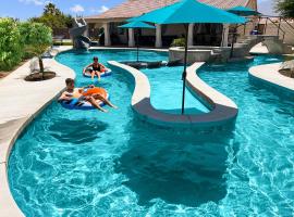 LAZY RIVER POOL , Water slide, Kids outdoor play area, Arcade games, hotel v destinaci Coachella