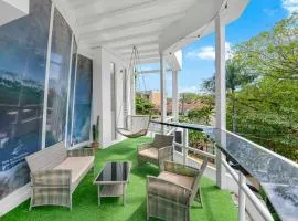 Surfo House Hotel & Hostel