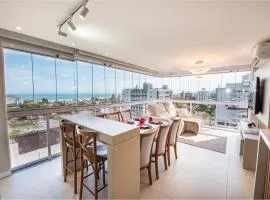 Cobertura com vista panorâmica da Praia da Vila
