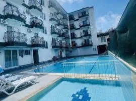 Centre Side Pool Suite