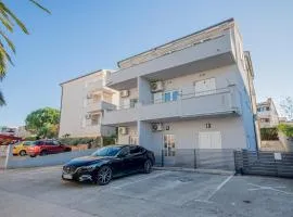 Apartment Sunshine 80 m from Beach