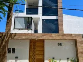 Sobrado para até 16 pessoas px ao centro