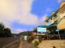 Khaolak Hostel