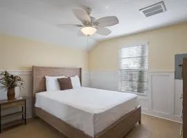 Gorgeous Apartment on Mango St Steps to Beach