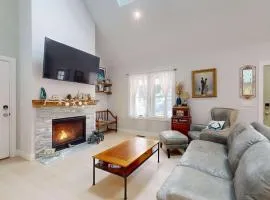 Charming Getaway with Hot Tub Dog Friendly