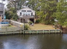 Canal Water Front Cottage - Family & Pet Friendly!