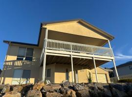 Nellies Hideaway 1-20 Troon Drive, hotel in Normanville