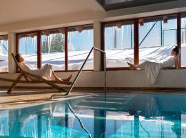 Apartmány Engadin, hotel with hot tubs in Boží Dar