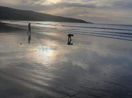 Peaceful beachside guest house, hotel v destinaci Invercargill