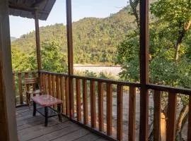 Dawki Umngot River Cottage