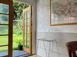 Garden View Entire Self Contained Guesthouse, hotel a Engadine