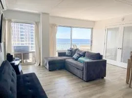 Ilikai Apt 1822-2BR2BA Modern Unit with Ocean &Harbor Views No resort fees