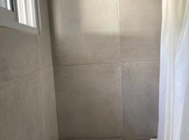 Casa Las Dunas- 6 cuadras del mar, hotel en Monte Hermoso