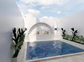 Casa Marzy Canggu 2BR Villa with Rooftop, Free Floating Breakfast & Pool