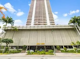 Royal Kuhio 1602 - Spacious Studio with Stunning Mountain Views in the Heart of Waikiki!