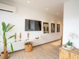 Condo Ouana with pool, hotel que acepta mascotas en Baie Nettle