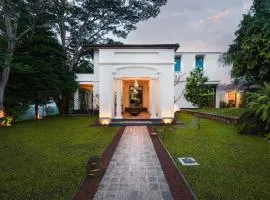 Heavensa Luxury Villas and Suites by The Clarks