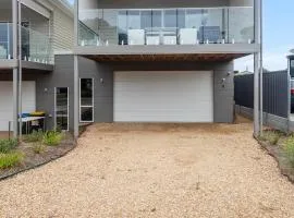 Modern Beachhouse, sea views