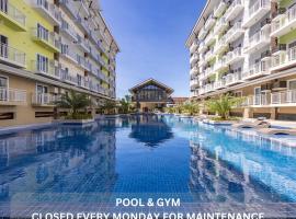 Amani 237, 3 Minutes to Airport, with Gym & Pool, Free Netflix, FAST WI-FI