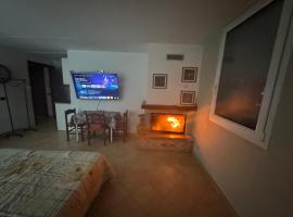Private room with independent entrance, hotel v destinaci Arcore