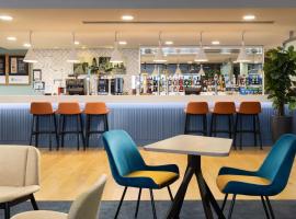 Hampton by Hilton London Gatwick Airport, hotel in Horley