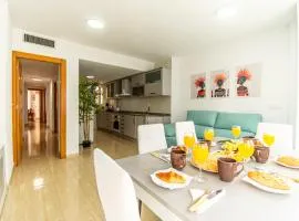 Avenida Principal junto a la playa y centro de Águilas - by Aloha Palma