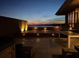 Penthouse with Private Rooftop Jacuzzi, Sauna and panorama lake view