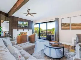 YOUR New Luxury Lakeview Condo w Pool Access