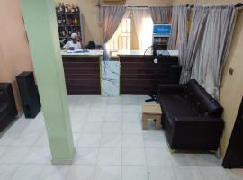 Lavictoire guest house, hotel v destinaci Ibafo
