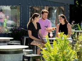 Camping 3 étoiles - Piscine - eec0di, hotel in Fouesnant