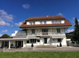 Landcafe mit Mini Hotel, family hotel in Burgdorf