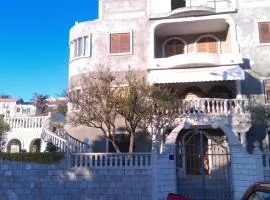 Apartments and Room Rest
