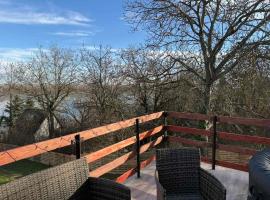 Nyugalom Kulcsa, hotel with hot tubs in Kulcs