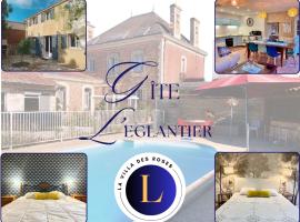 Gite L'Eglantier avec piscine chauffée, hotel en Luçon