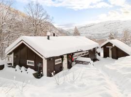 3 Bedroom Amazing Home In Tysse, hotel in Tysse