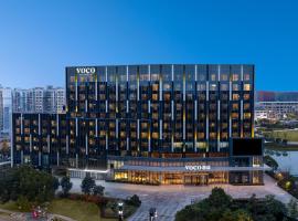 voco Shanghai Hongqiao Hub by IHG - 20 Mins drive to Shanghai Hongqiao Int'l Airport And NECC, hotel di Jiading
