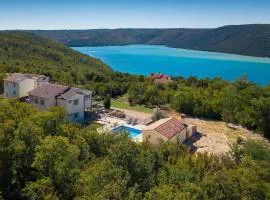 Villa Dina